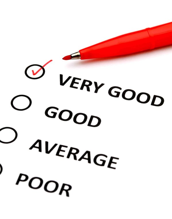 Quels indicateurs de performance sont clés pour un suivi efficace des campagnes de marketing payant dans l'industrie du jeu vidéo ?