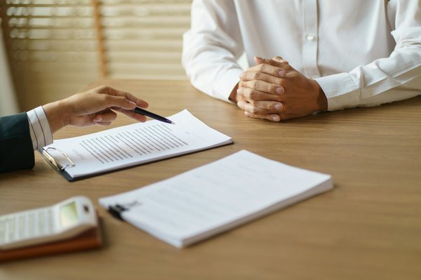 Assurance professionnel et domiciliation : obligations essentielles à connaître